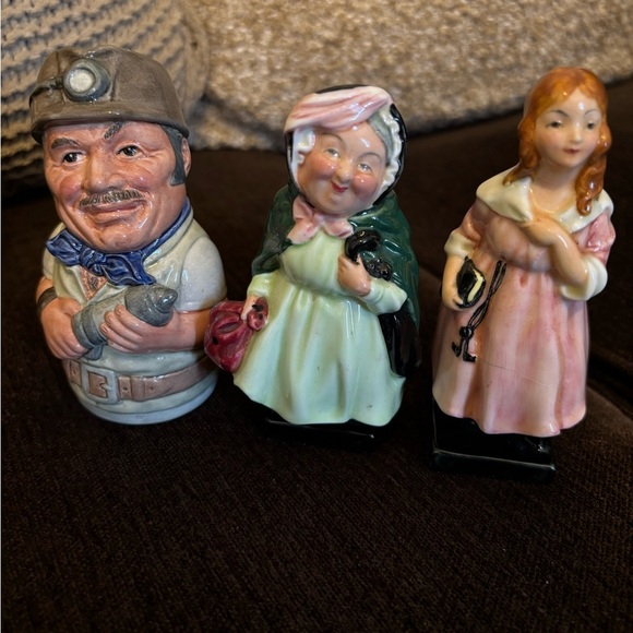 Royal Doulton Red and Green Decorative Accents Vintage colección . 15 characters - Picture 3 of 16